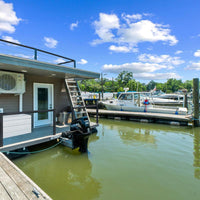 Hank's 40' Luxury Houseboat - Your Floating Oasis