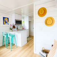 Hank's 40' Luxury Houseboat - Your Floating Oasis