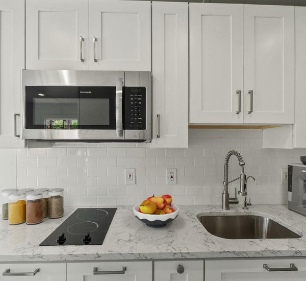 Hank's 40' Custom Houseboat with 115 HP Outboard, Retractable Bow Thruster and Generator