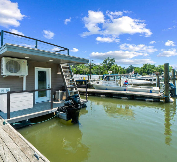 Hank's 40' Custom Houseboat with 115 HP Outboard, Retractable Bow Thruster and Generator