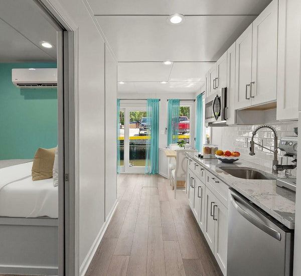 Hank's 40' Custom Houseboat with 115 HP Outboard, Retractable Bow Thruster and Generator