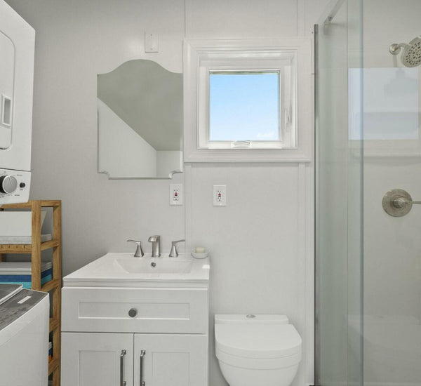 Hank's 40' Custom Houseboat with 115 HP Outboard, Retractable Bow Thruster and Generator