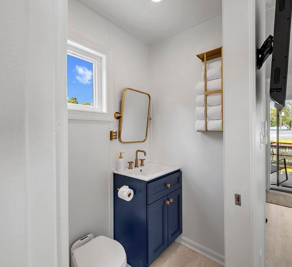 Hank’s 26' Custom Bungalow 'Lil Red'