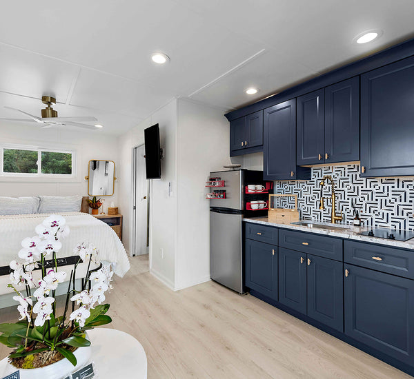 Hank’s 26' Custom Bungalow 'Lil Red'