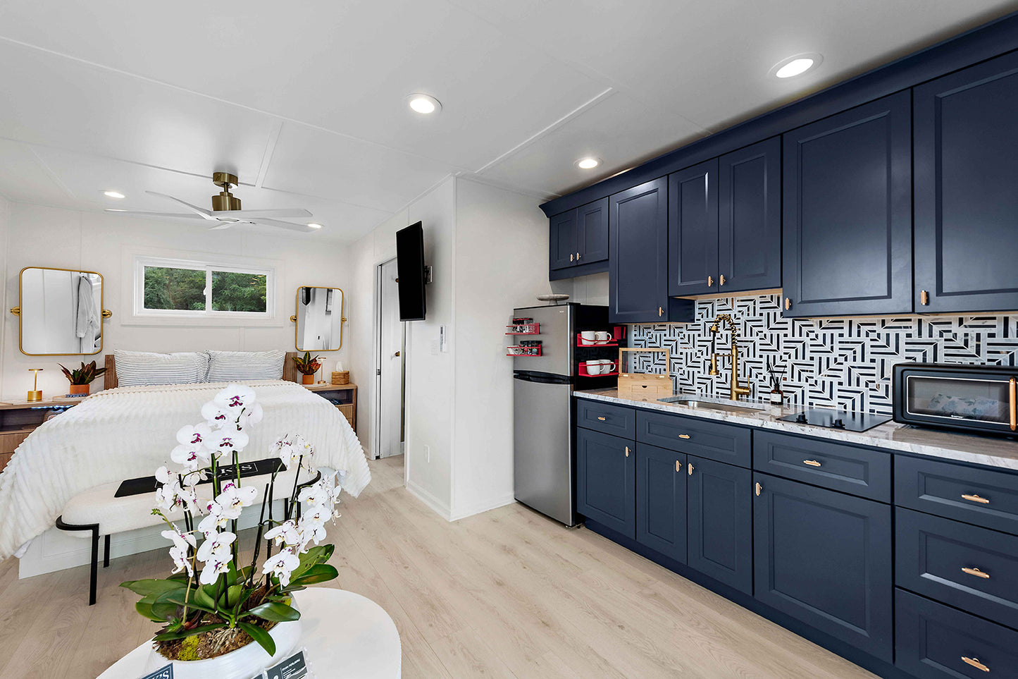 Hank’s 26' Custom Bungalow 'Lil Red'